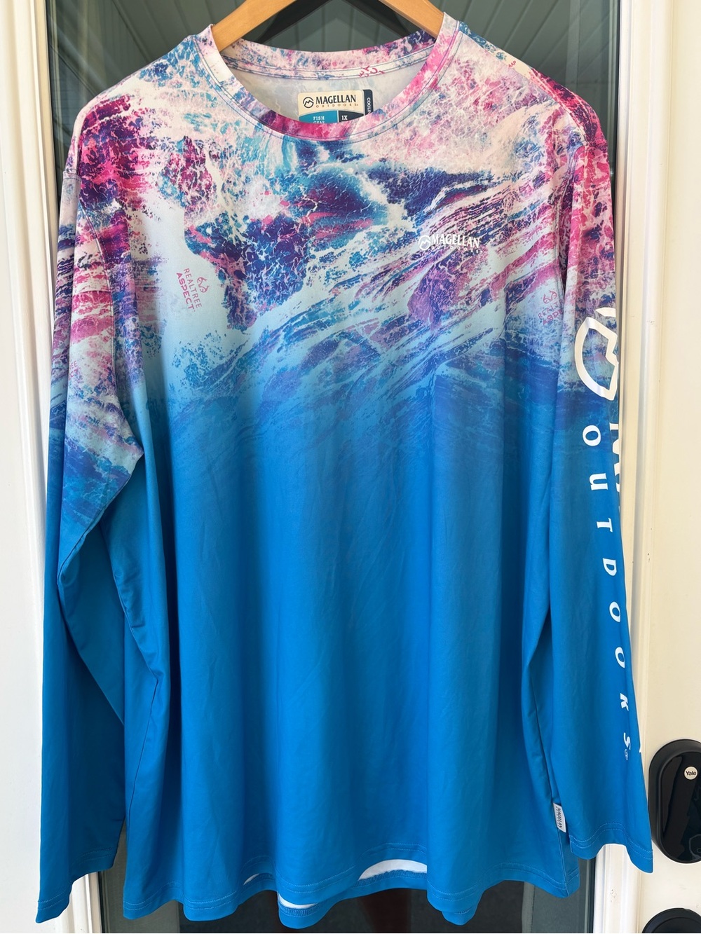Magellan Cooling Boyfriend Fit Fishing Shirt Realtree Aspect Ombré XL